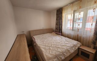 De vanzare apartament 3 camere, etaj intermediar, Cetate - Poză 4