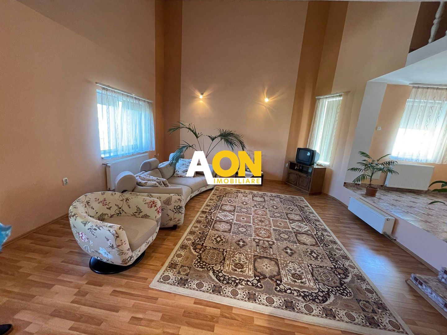 Casă cu 6 camere, teren 912 mp, garaj dublu, în zona Cetate-Schit - Poză 4