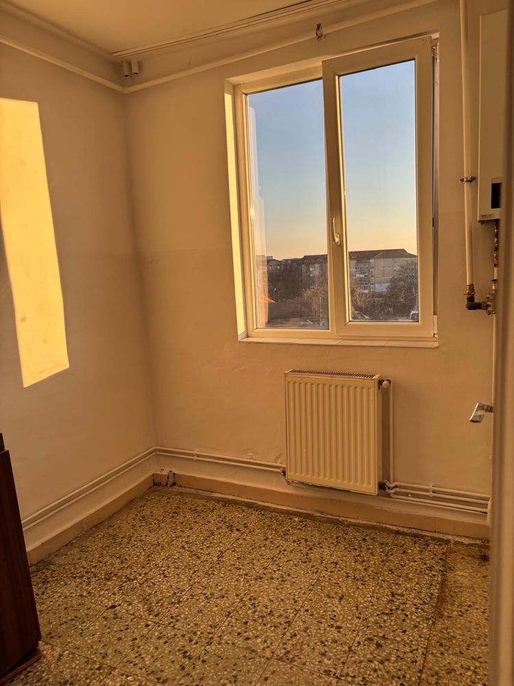 Ap. 2 camere, zona Dambovita, etaj intermediar, centrala termica - Poză 3