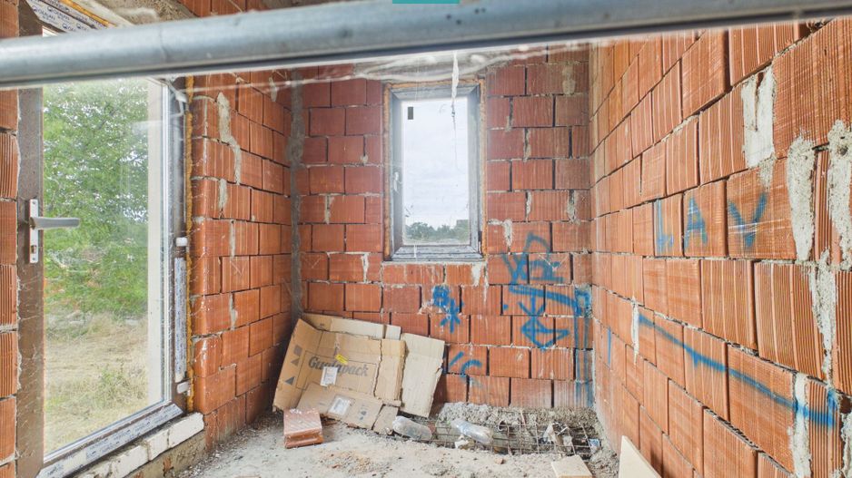 Casă la roșu cu etaj și 500 mp teren în Sântana - Poză 8