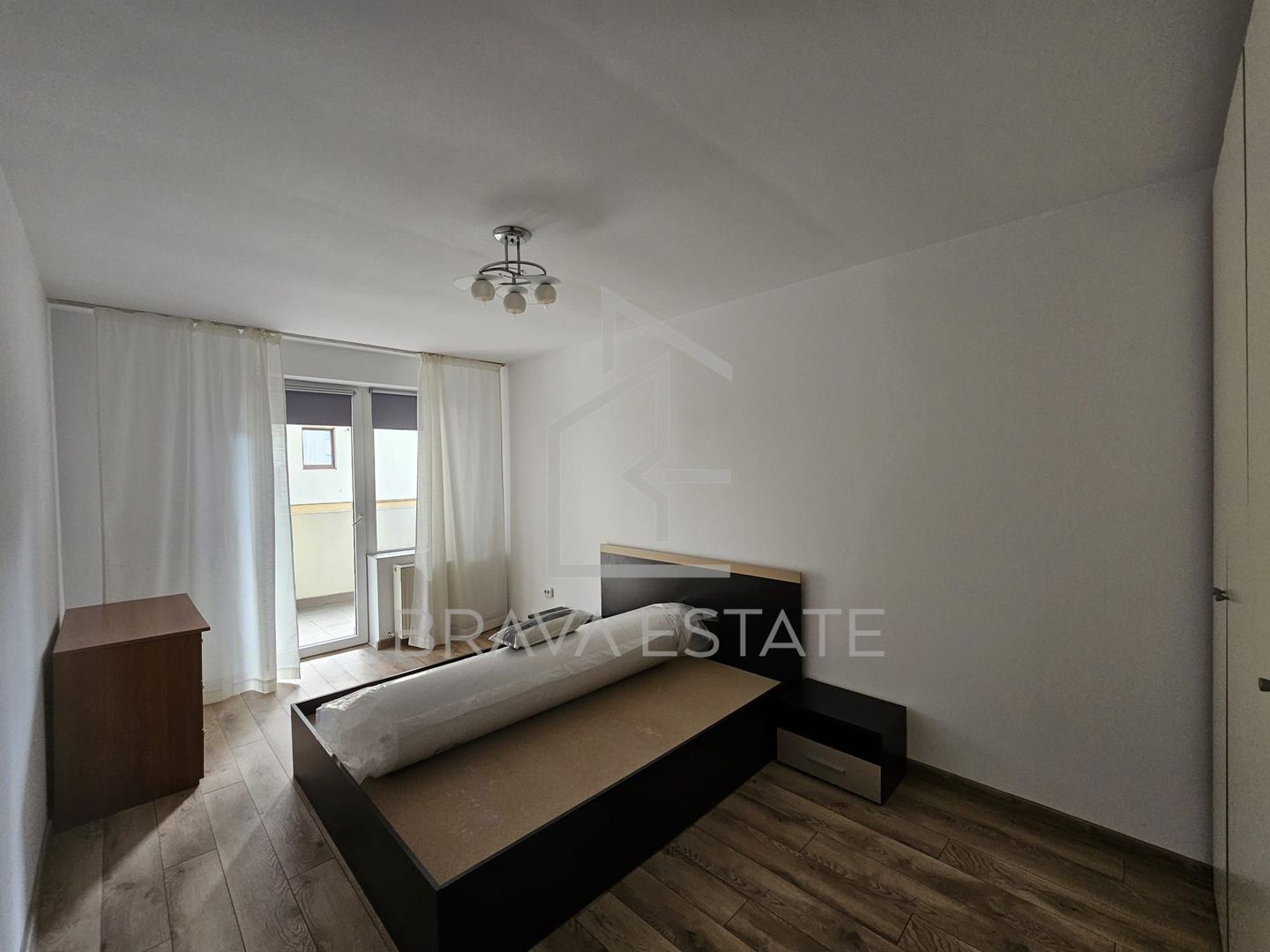 Apartament 3 camere, 100mp, 2 băi, 2 balcoane, 2 parcări, str Pădurii - Poză 10