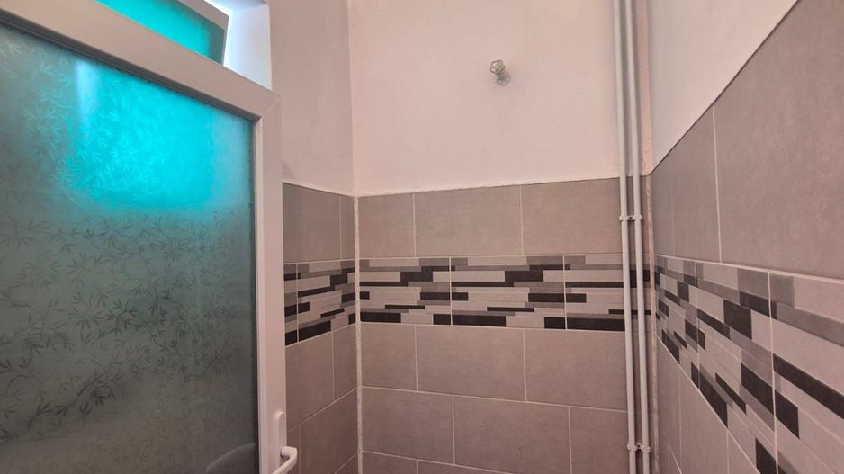 Casă pretabilă investiție, spațioasă, singur în curte, 600 mp teren - Poză 10