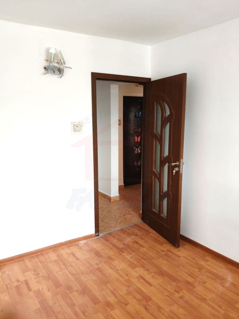 Apartament 4 camere semidecomandate, etaj 2 din 4  – Micro 39, Galați - Poză 7