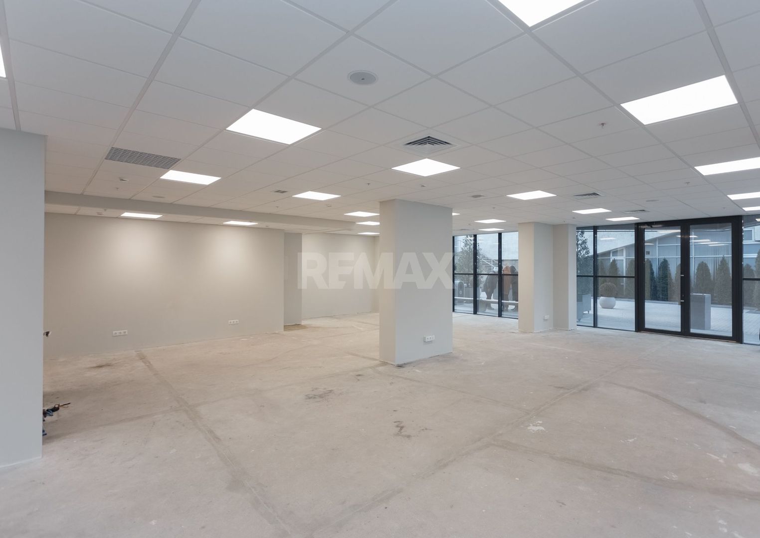 Spațiu Comercial. Business Centrul ROYAL TOWER - Poză 3
