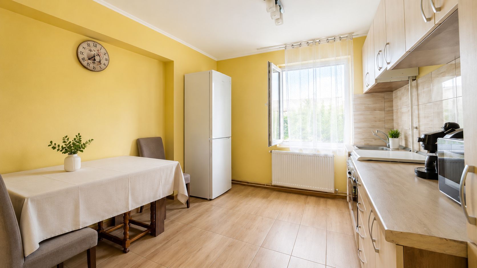 Apartament ultracentral, renovat, Salonta - Poză 3