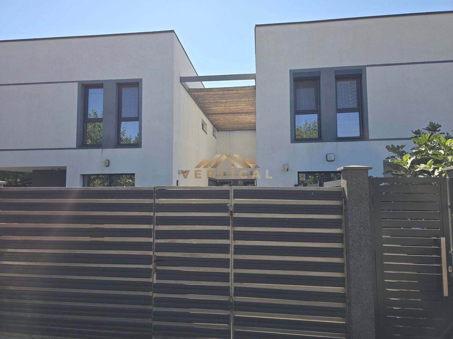 Vila duplex de vanzare / Intrare comuna Berceni - Poză 4