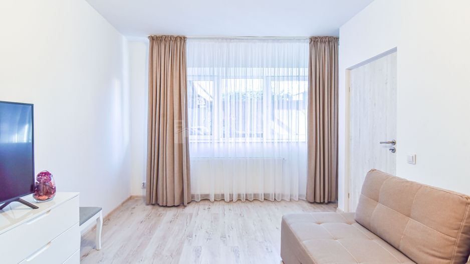 Casa zona centrala, curte individuala - Poză 2