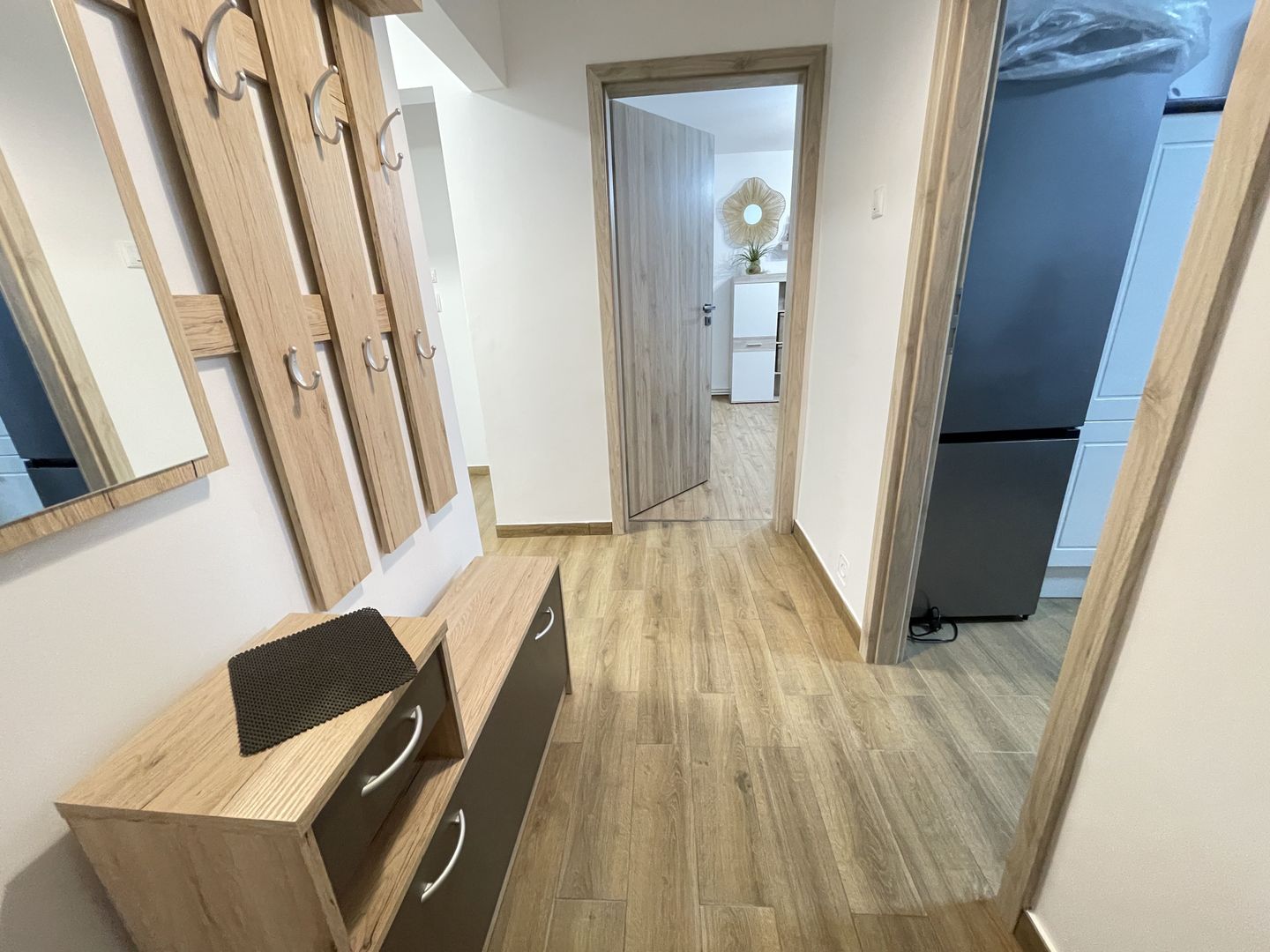 Amenajat complet, mobilat și utilat, totul nou - Poză 8