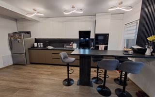 3 camere  bloc nou, 80 mp utili , balcon de 20 m - Poză 1