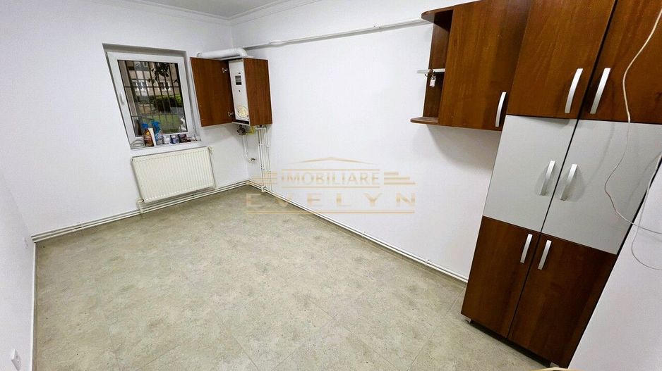 De Inchiriat spatiu comercial, zona Calea Nationala ( Scoala Nr. 11 ), pret 400 euro negociabil - Poză 1