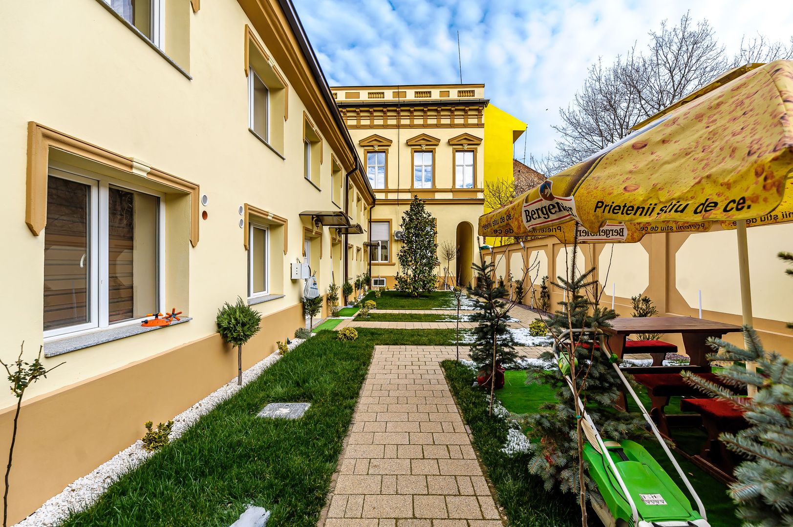 Apartamente noi la curte, Piața Avram Iancu. - Poză 1