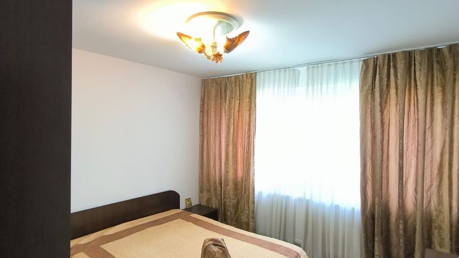 2 camere Eorii Revolutiei 2 minute metrou - Poză 1