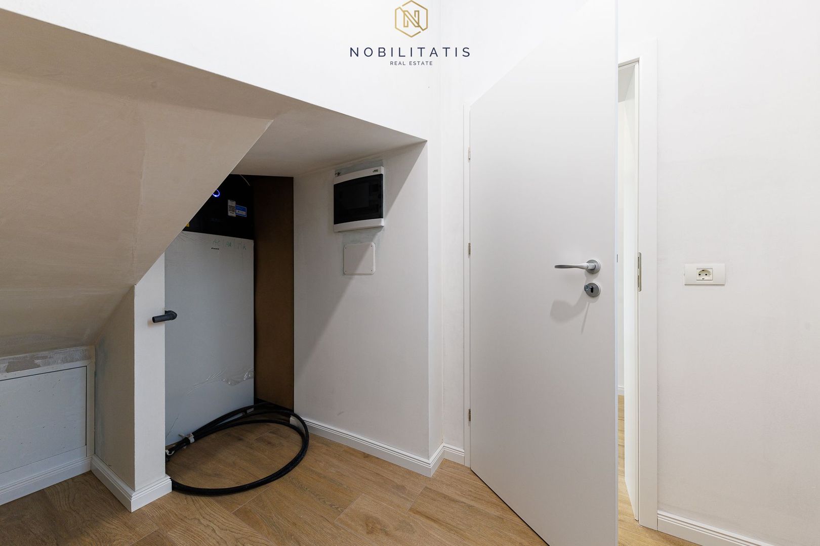 Duplex de vanzare la liziera padurii - 130 mp, 4 bai & 4 dormitoare - Poză 27