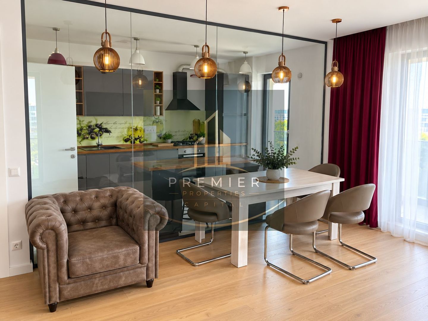 Apartament 4 camere mobilat și utilat, 2 parcări supraterane - Poză 1