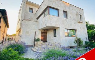 Casă / Vilă cu 6 camere de vânzare în Central, Mangalia