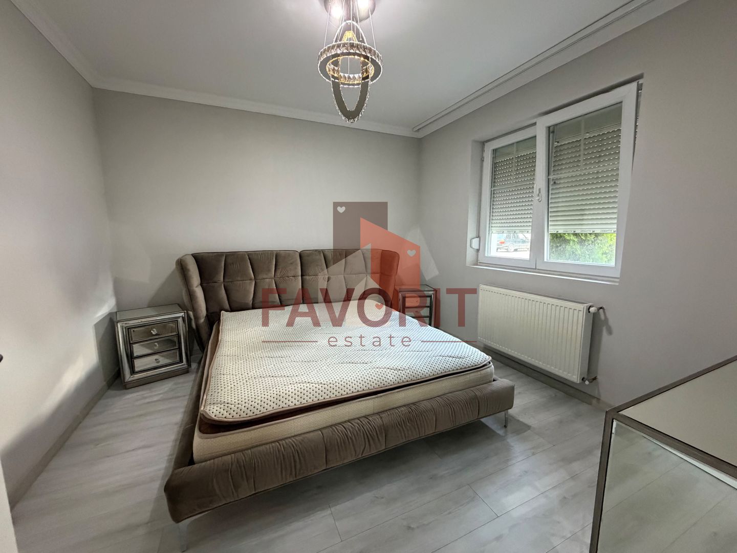 Mobilat si utilat. Disponibil imediat. Loc de parcare - Poză 5