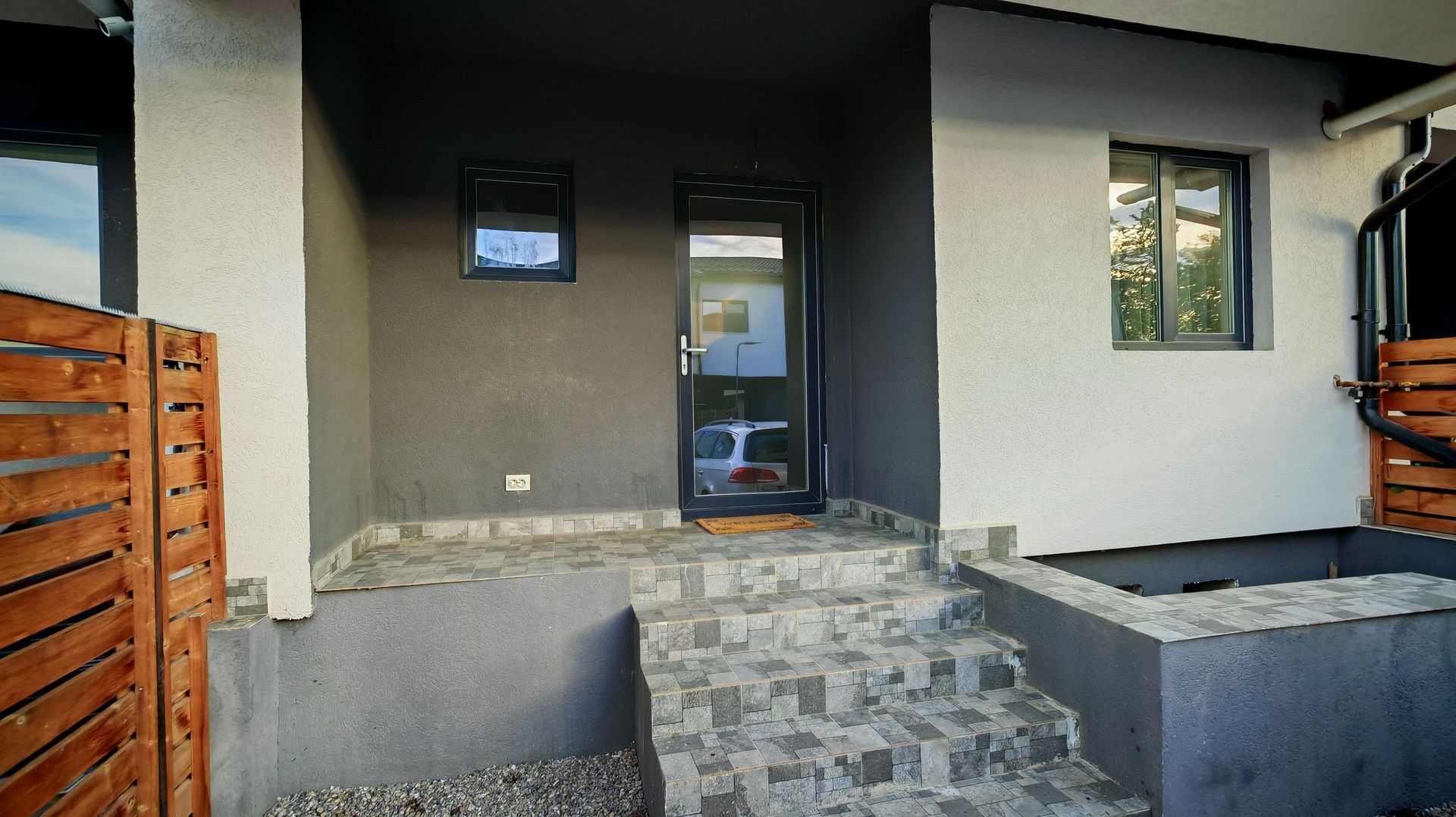 Vila tip duplex S+P+E cartier IZVOR Tarlungeni semimobilata179000 euro - Poză 2