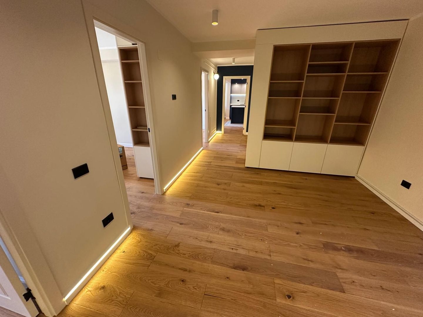 Apartament spatios 4 camere I Zona Avitorilor I Charles de Gaulle - Poză 14