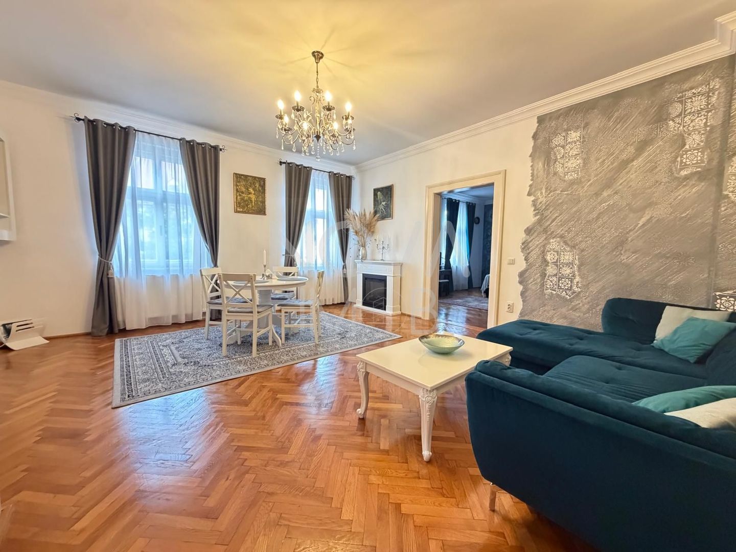 Apartament 3 camere de vanzare, Piata Armelor, Sibiu - Poză 1