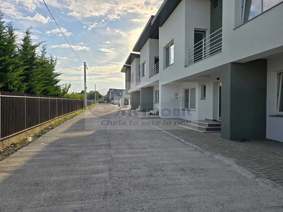 Casa/Vila de inchiriat - 800 euro - Poză 1