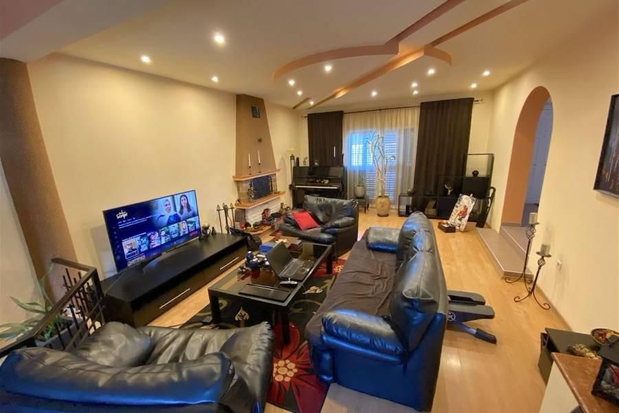 🏡 Casa individuala. Mobilata si utilata. Piscina exterioara.✨ - Poză 4