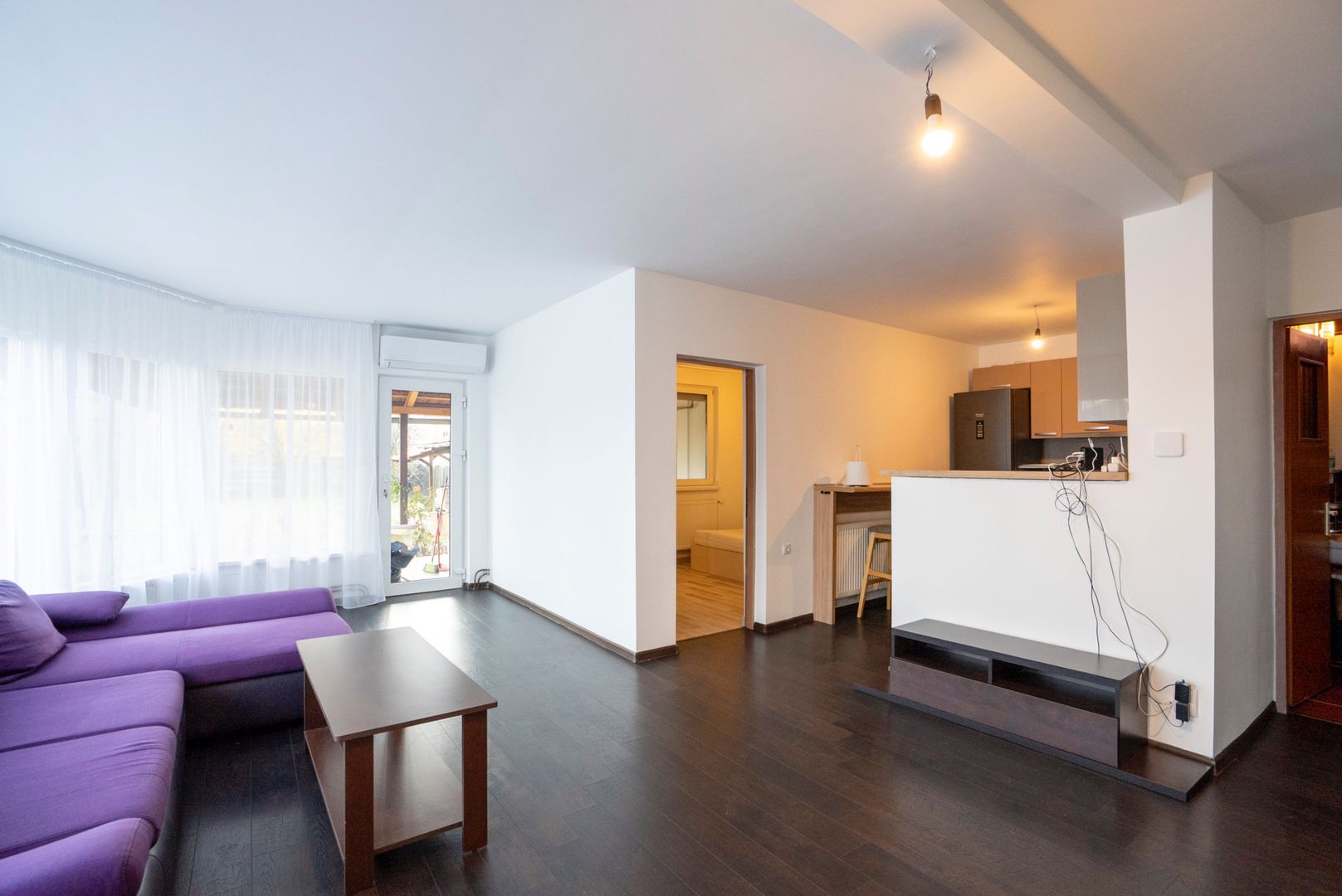 Casa Oradea 4 camere 1100 mp teren panouri si baterie de stocare - Poză 1