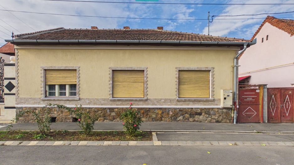 Casă individuală cu 4 camere, zona Centrală - Poză 1