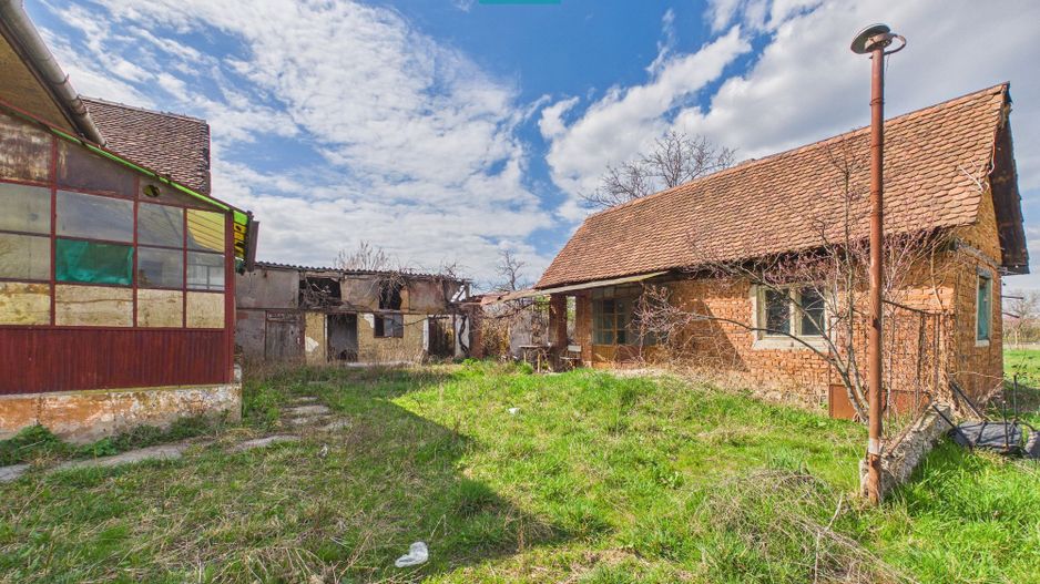 Casă cu teren de 1800 mp, în Buteni, Arad - Poză 5