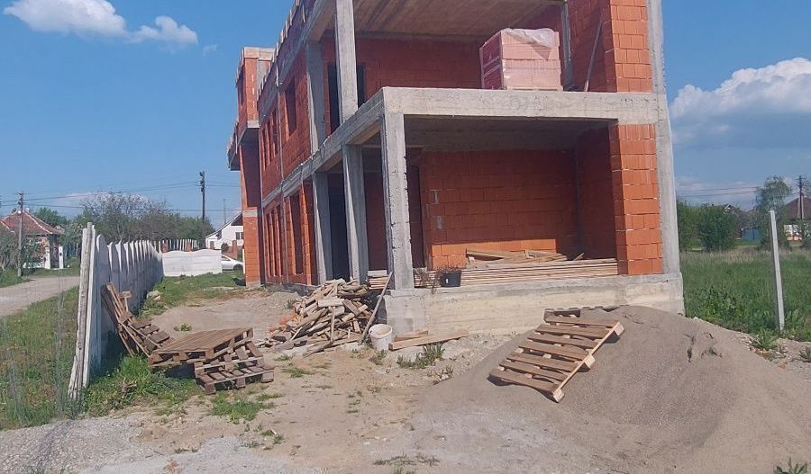 Vând casă în roșu la Viile Satu Mare - Poză 4