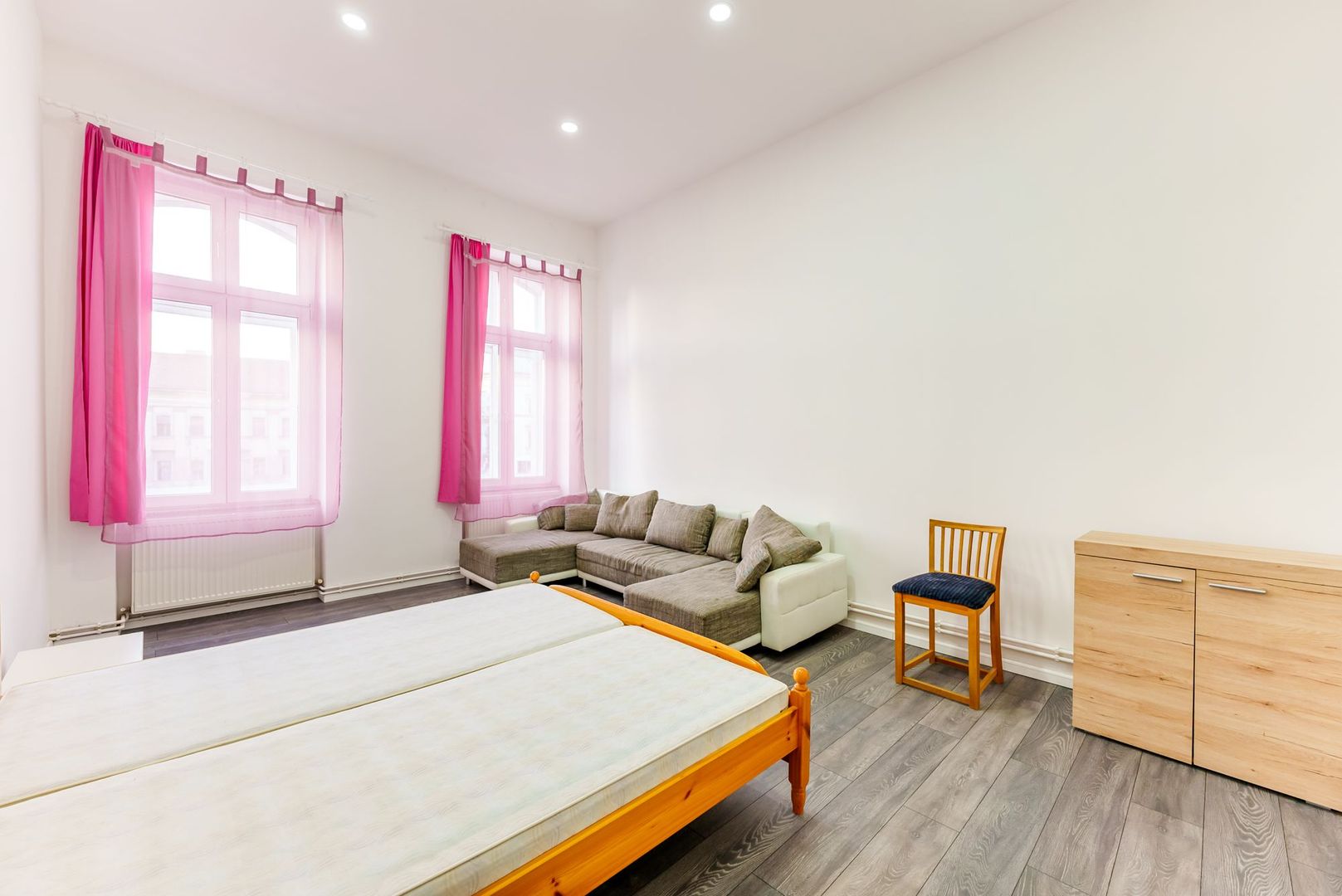 Apartament ultracentral cu 3 camere Arad - Poză 1