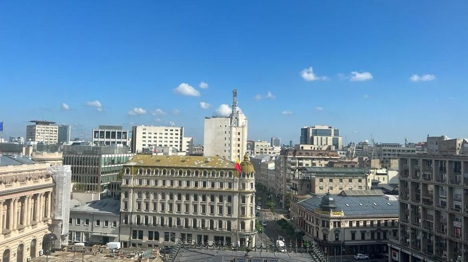 Apartament ultracentral cu vedere superbă, super investiție - Poză 1