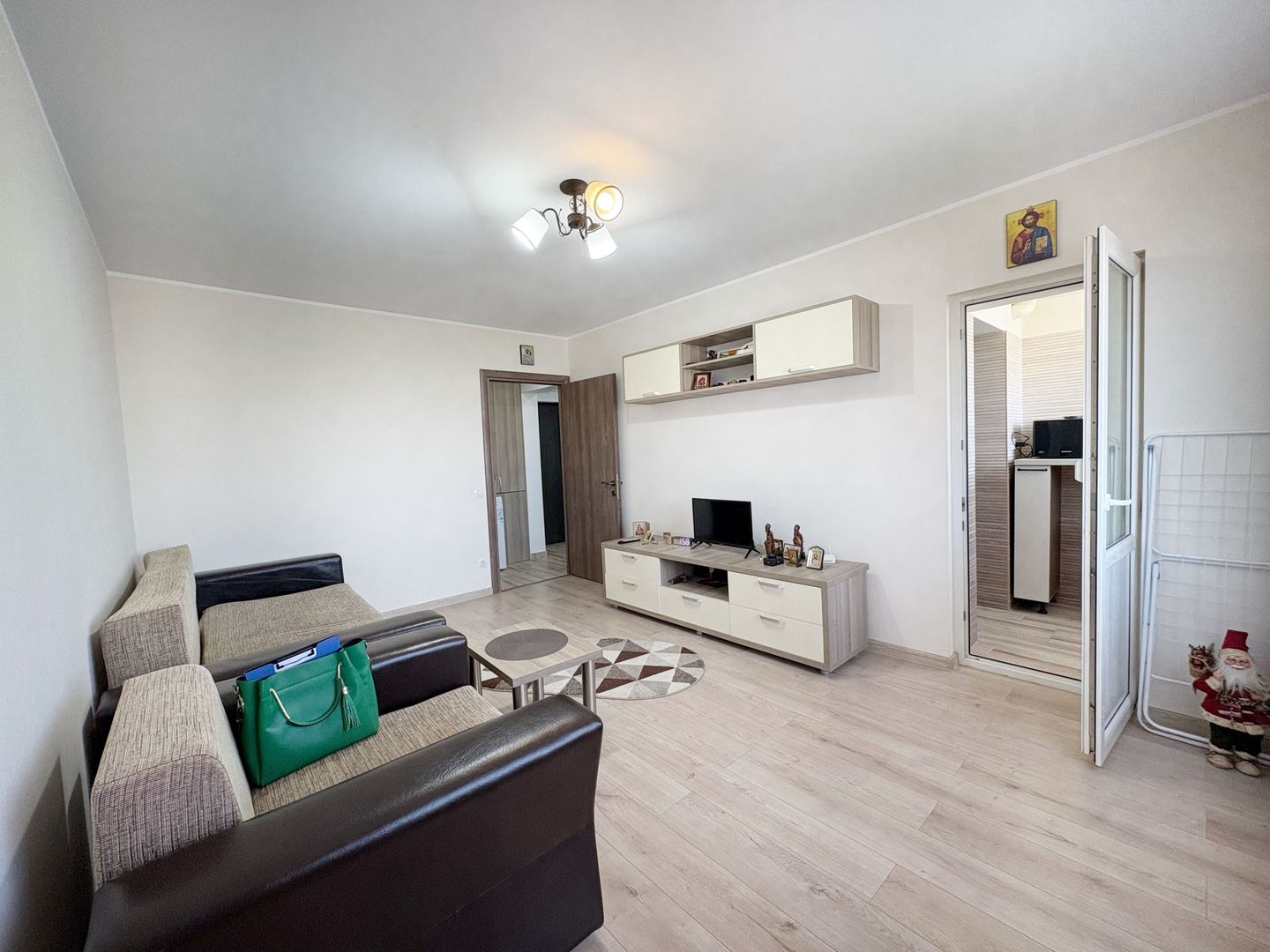 Garsonieră decomandata Titan – 1 Decembrie 1918, renovată, mobilata - Poză 2