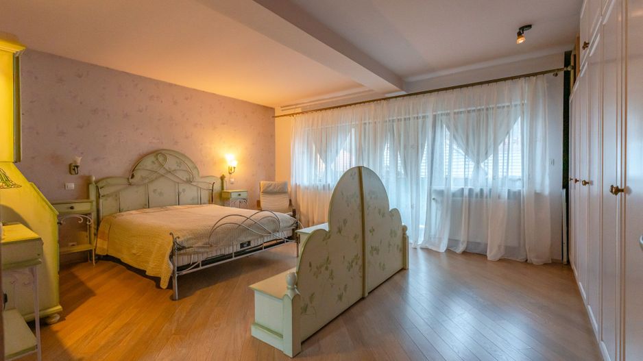 Casă individuală cu 7 camere lângă AFI Mall, ideală pentru birouri sau locuință - Poză 12