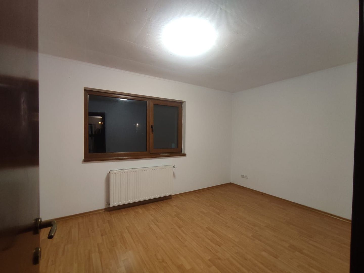 Vilă de închiriat ideală pentru reședință privată sau spațiu de business - Poză 8