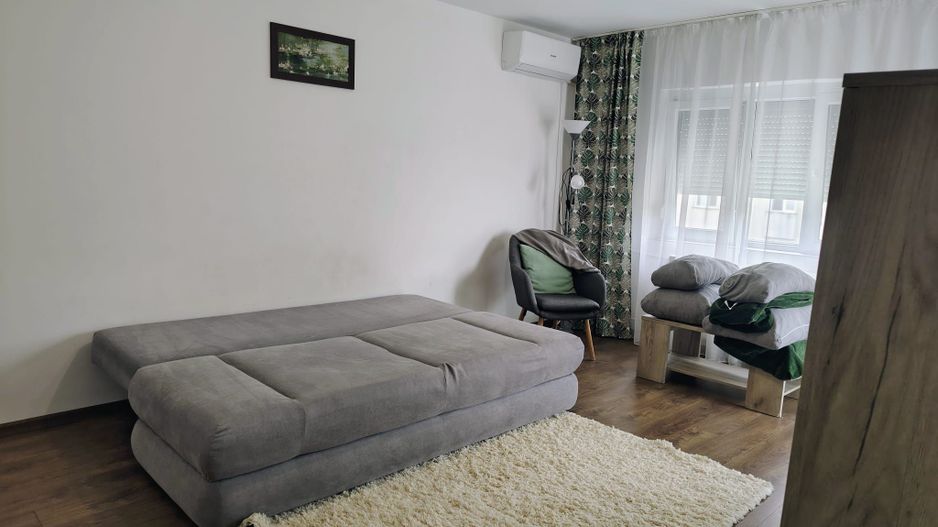 De inchiriat:  apartament, 2 camere Oradea. 340 E/luna. Comision 50% - Poză 1