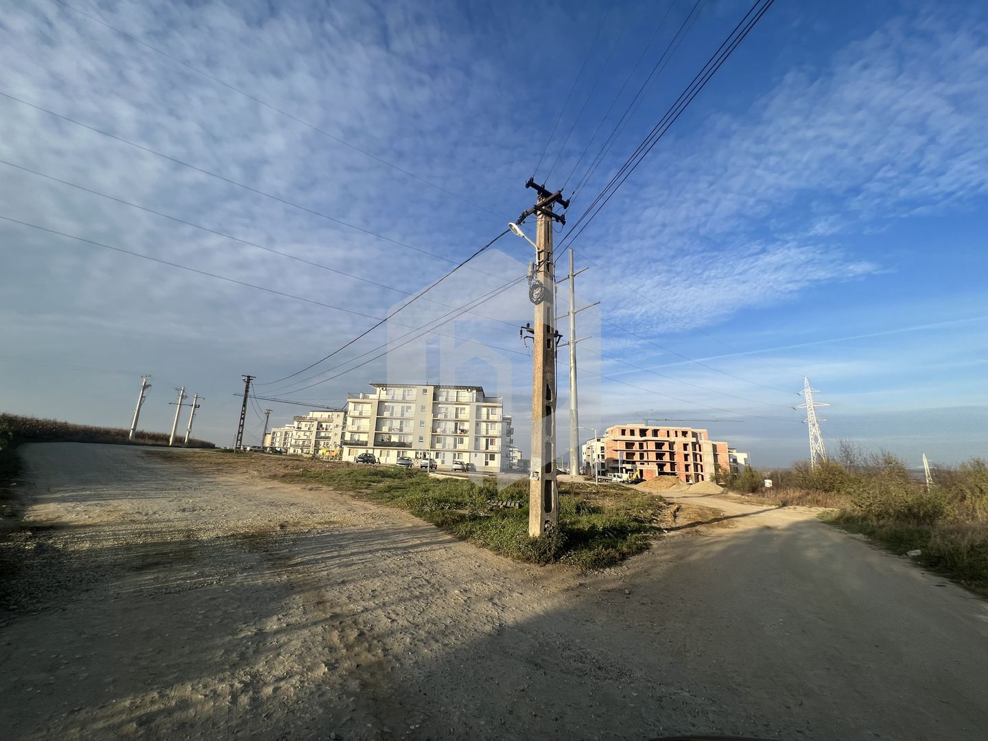 Teren intravilan 8000 mp. Ideal investitie/ Ogorului-Turnisor - Poză 1