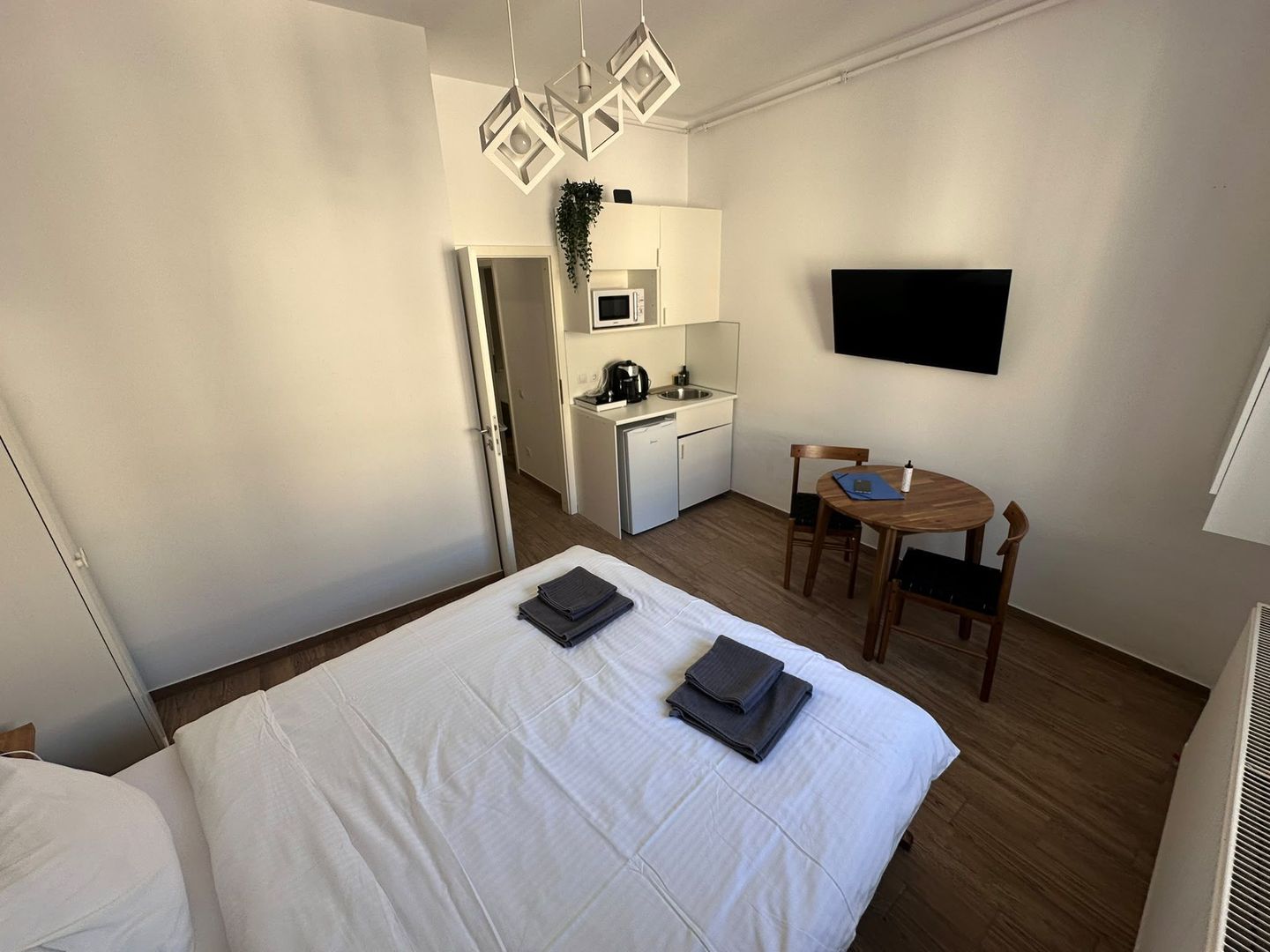 De vanzare 2 camere zona Ultracentral/Str.Lipscani/Centrala Proprie - Poză 2