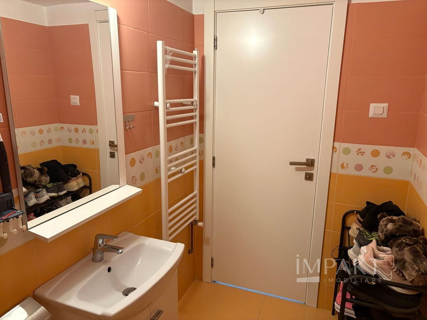 Casa frumoasa de vanzare la curte comuna, zona Centrala! - Poză 12