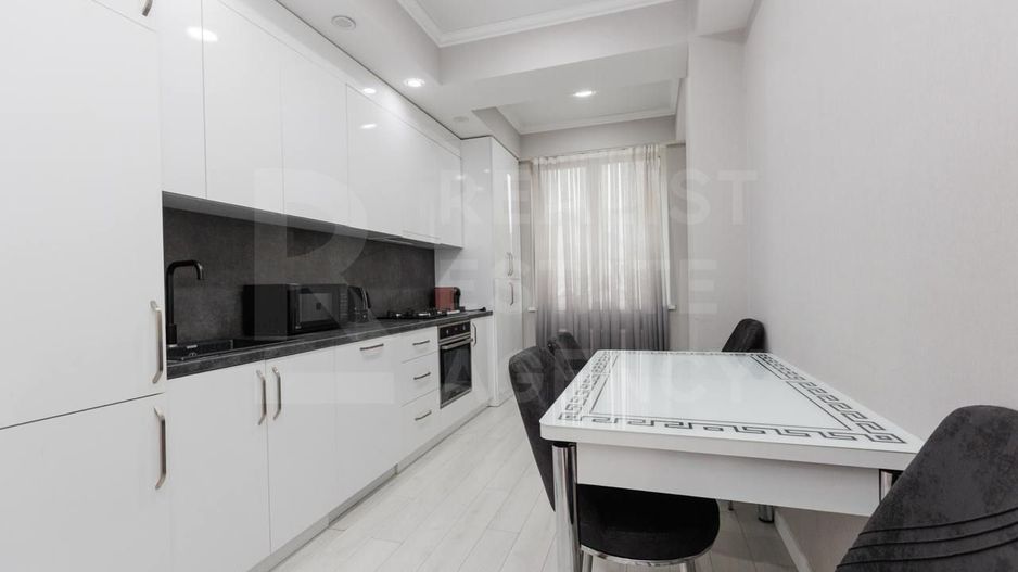 Chirie, apartament, 3 camere, strada Nicolae Starostenco, Centru - Poză 2