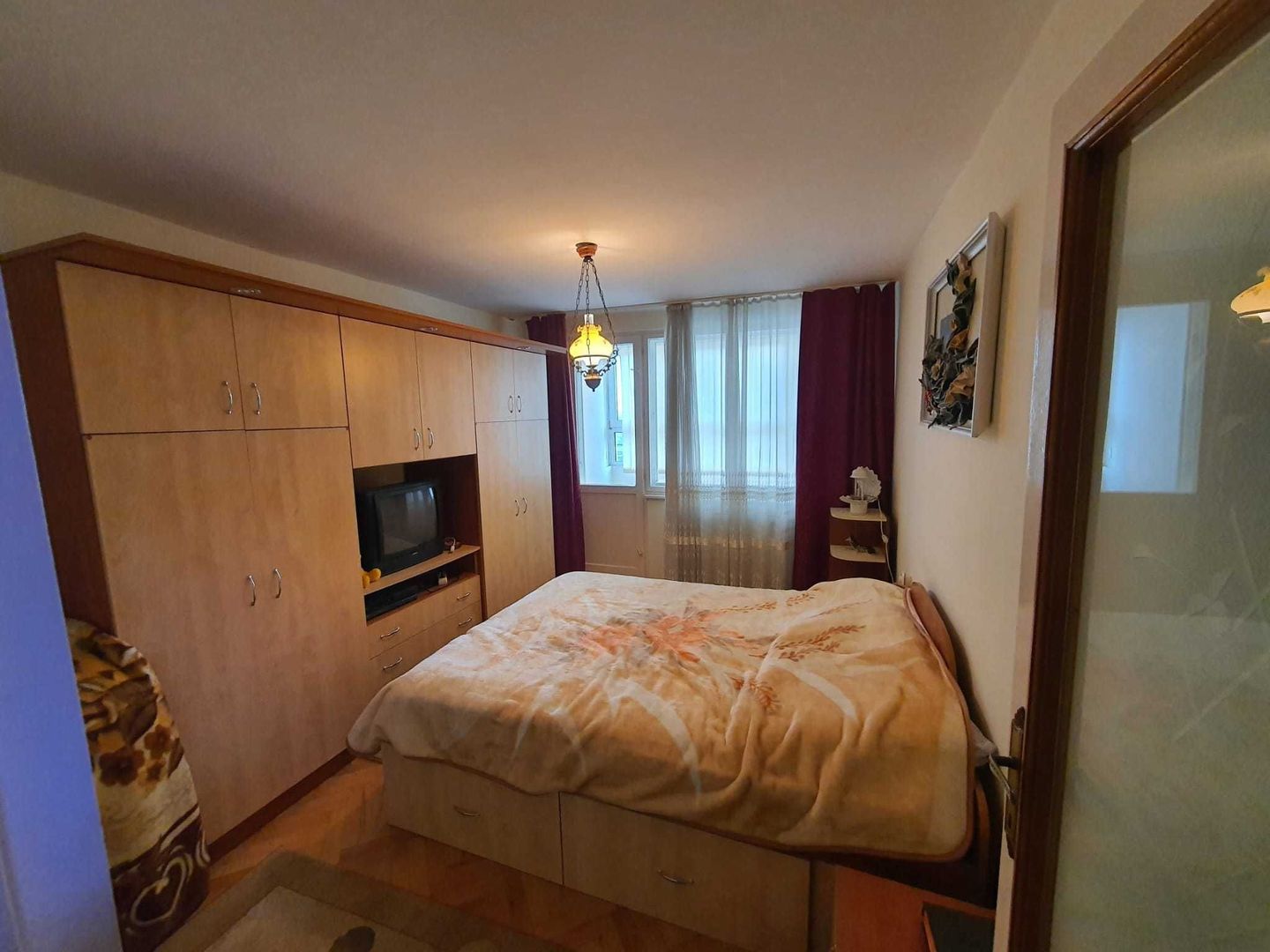 Apartament 3 camere, 75 mp, garaj, boxa subsol - Poză 1