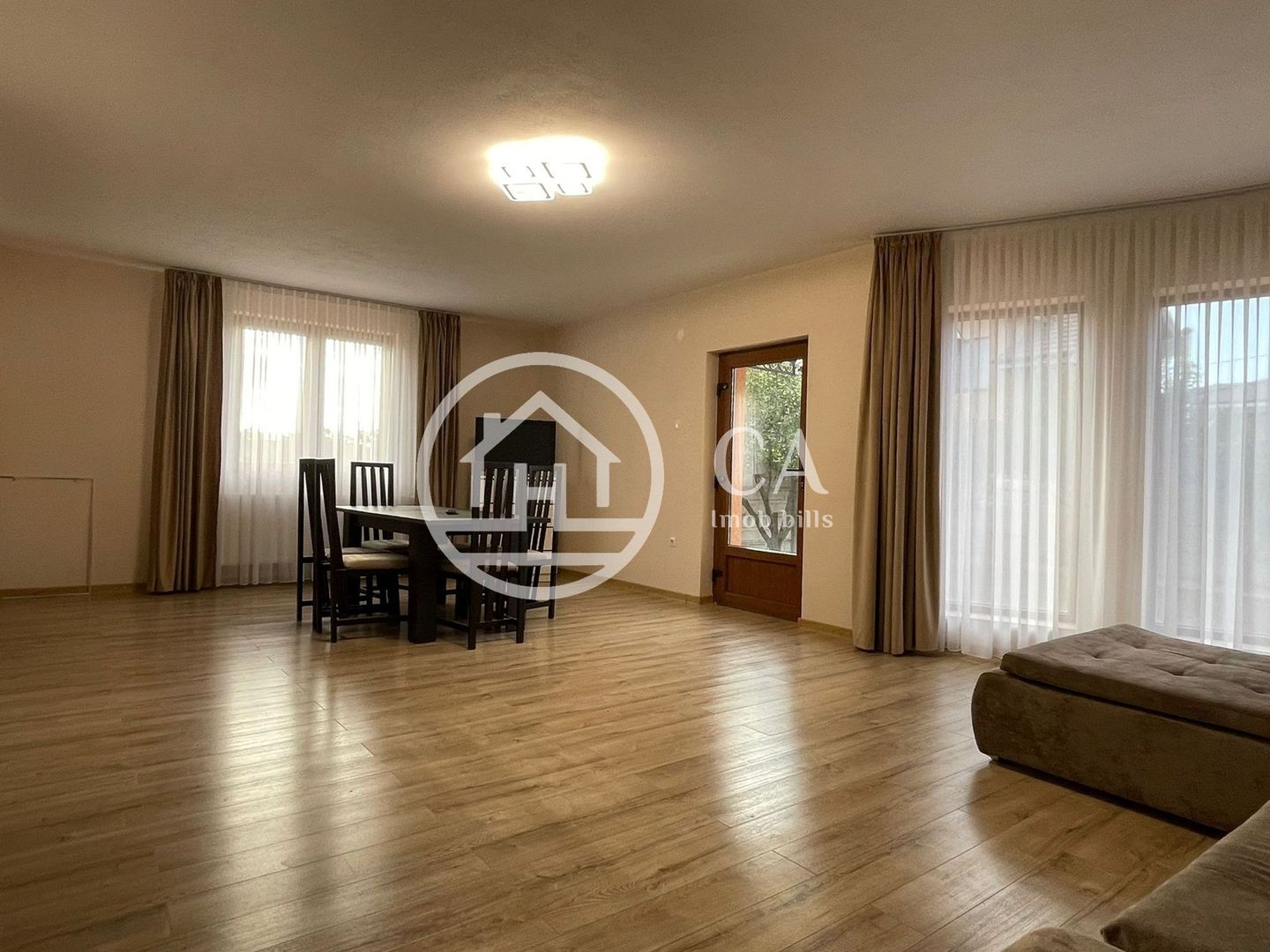 Casa de închiriat  Duplex cu 10 camere în Sanmartin, Oradea - Poză 2