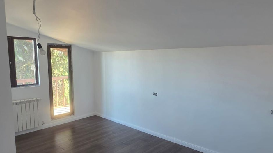 Vila Modernă și Complet Renovată în Otopeni – Oferă Confort și Accesibilitate - Poză 3