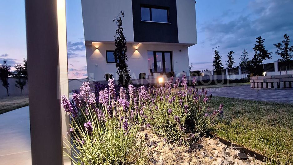 Prestigiu si eleganta! Proprietate de LUX, cu garaj si piscina -Harman - Poză 37