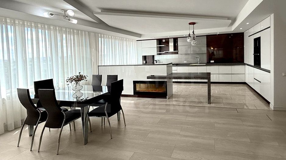 Chirie, apartament, 3 camere + living, strada București, Centru - Poză 1