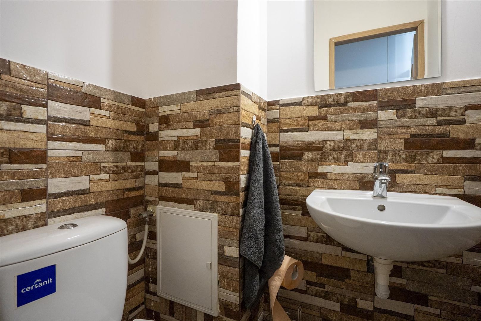 Apartament renovat 3 camere 2 bai parter inalt - Poză 3