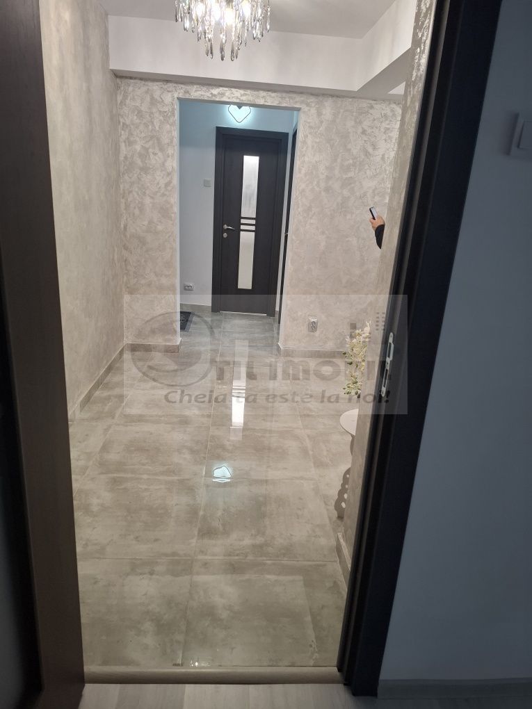 Apart 2 cam decomandat 54 mp, renovat complet- Dacia -119.900 euro - Poză 3