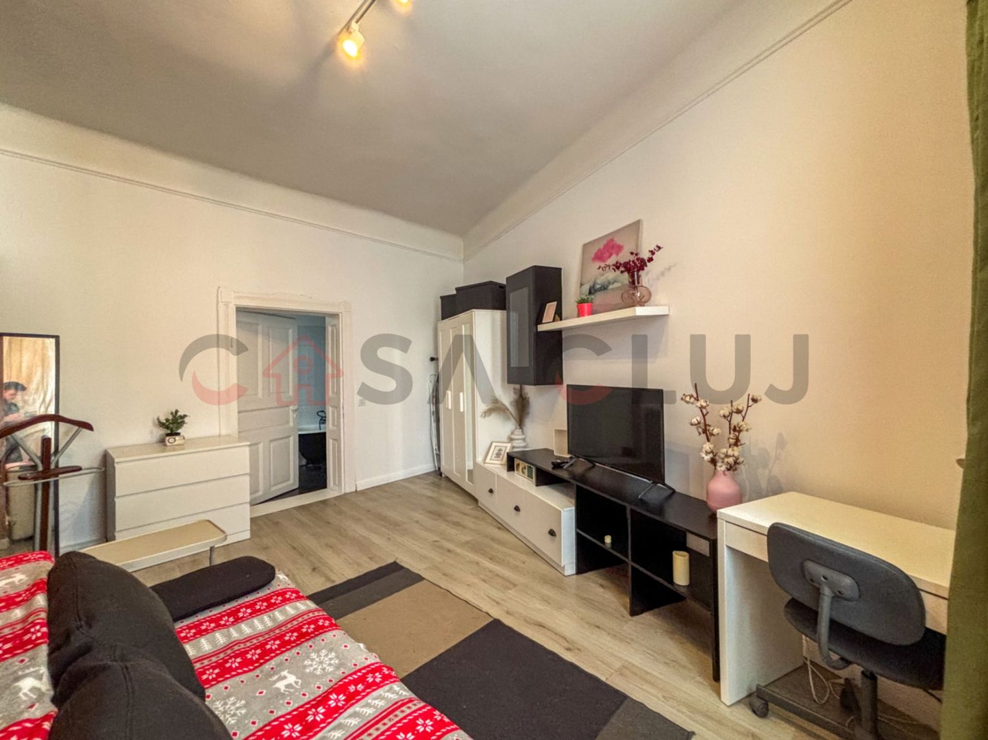 Studio langa Parcul Feroviarilor cu gradina proprie - Poză 4