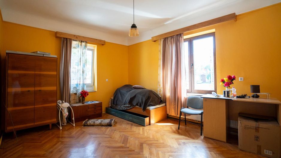 Casa singur in curte cu teren de 410 mp Sirul Canonicilor - Poză 4