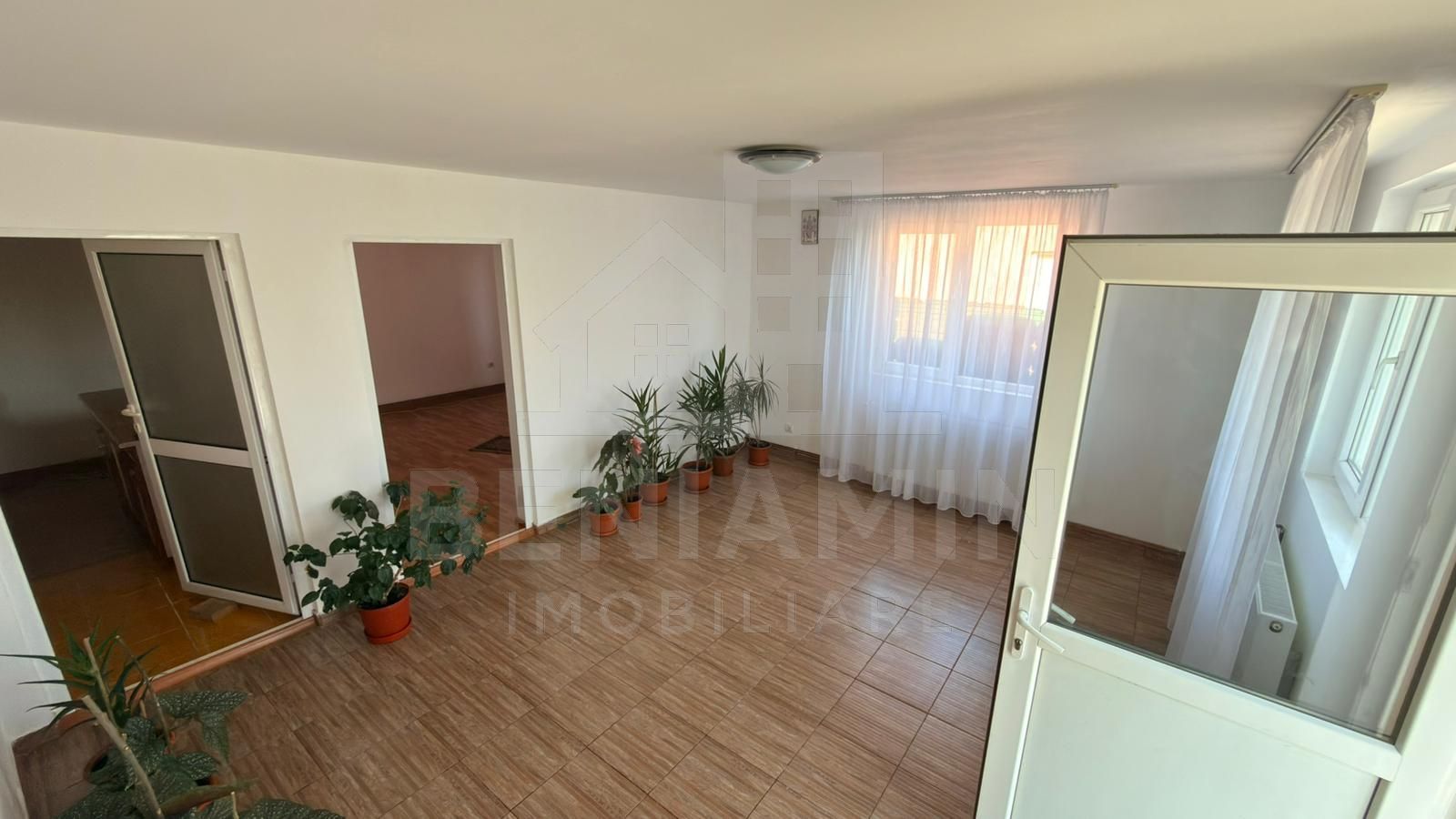Vand Casa P+M 5 Camere-Curte si Strada Privata-Zona Catargiu - Poză 1