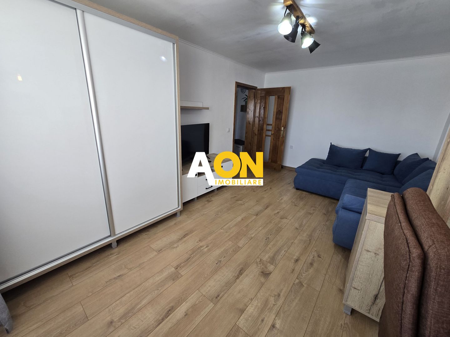 Apartament 2 Camere Decomandat Cetate, Complet Renovat si Mobilat - Poză 9